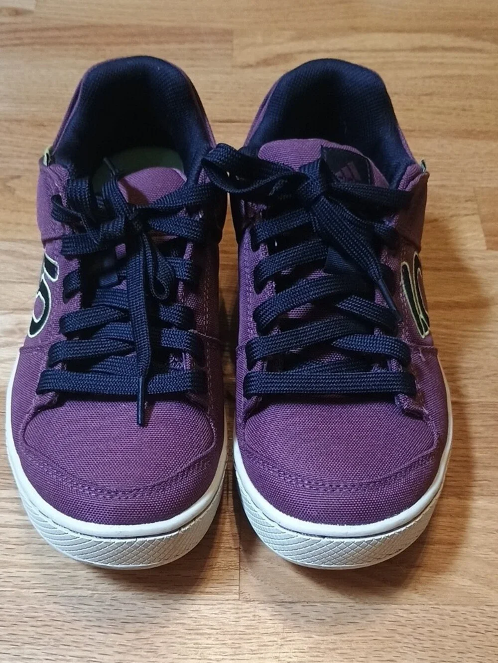 Adidas Mens Maroon & Black Flat Pedal Biking Sneakers. 5.10 Freeriders